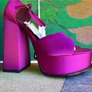 ZARA PLATFORM FUCHSIA HEELS